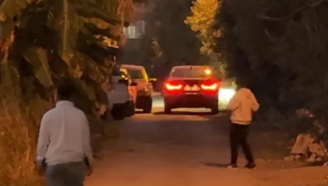 İki amcası ile yakınını bıçaklayarak öldürdü
