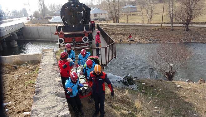 Van'da tren ve trafik kazası tatbikatları nefes kesti