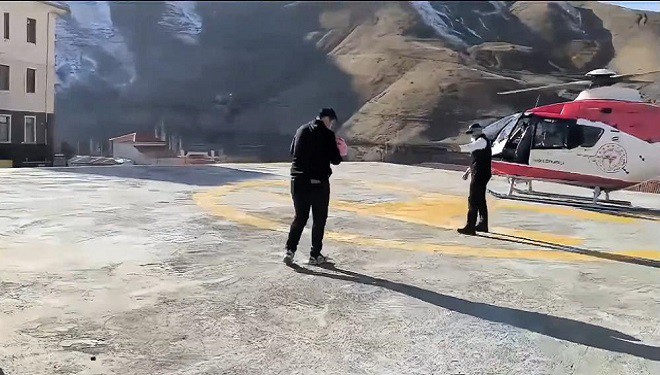 Bahçesaray'da ambulans helikopter sarılık olan bebek için havalandı