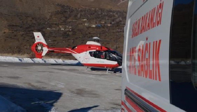 Çatak'ta serebrovasküler tedavisi gören hasta ambulans helikopterle Van'a getirildi