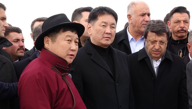 Moğolistan Cumhurbaşkanı, Çaldıran'da Aladağ Saray kalıntısını inceledi