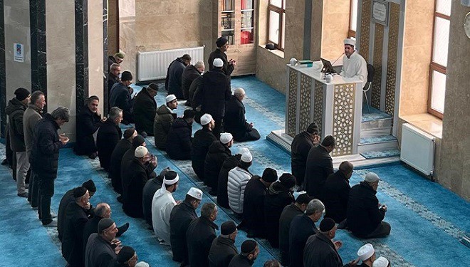 Çaldıran'da deprem şehitlerini anma programı