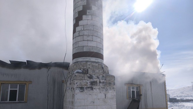 Çaldıran'da cami yangını