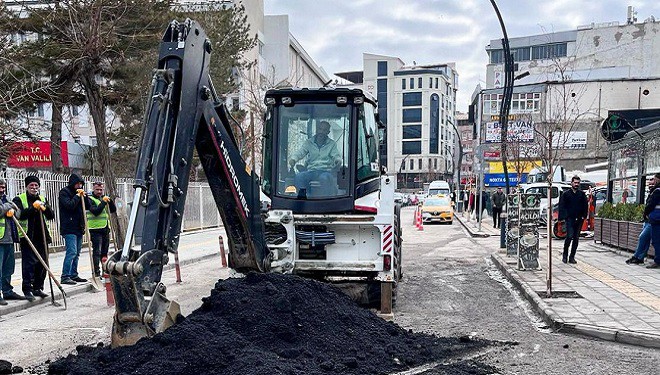 Van’da hem altyapı hem de karla mücadele çalışması devam ediyor