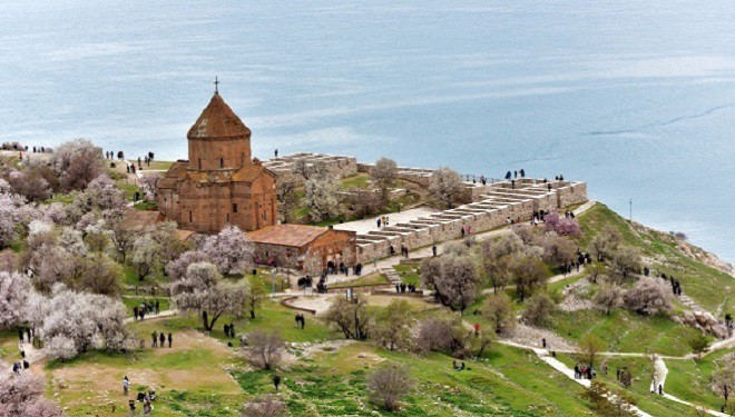 Akdamar adası ile Van arası uzaklık kaç km?