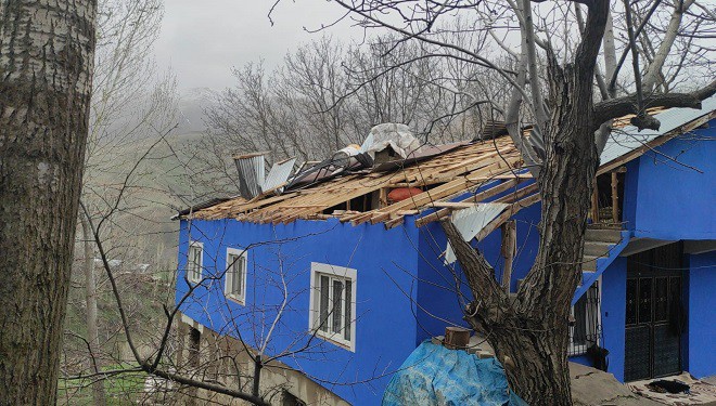 Çatak’ta fırtına hasara neden oldu