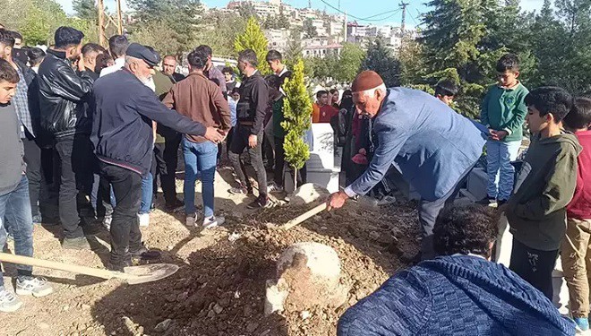 Ses geldiği iddiası üzerine dün gömülen kişinin mezarı açıldı!