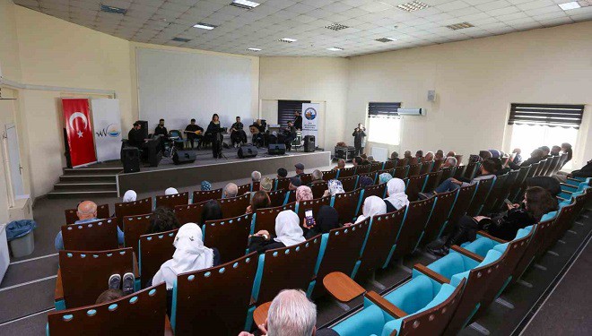 Van Büyükşehir Belediyesi yaşlılara özel konser düzenledi