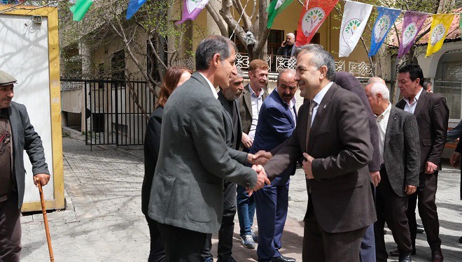 Van’da AK Parti’den DEM Parti’ye 'geçmiş olsun' ziyareti