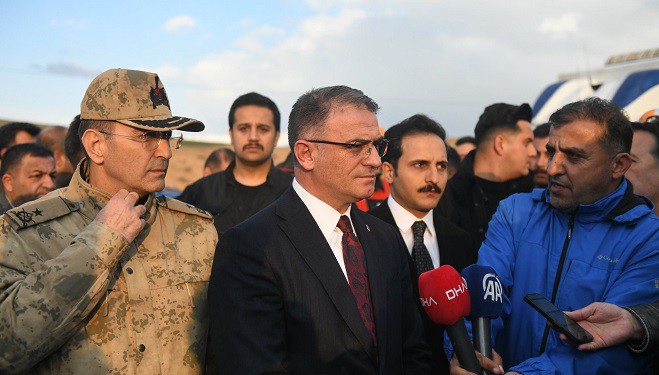 Vali Balcı feci kazanın olduğu yerde incelemelerde bulundu