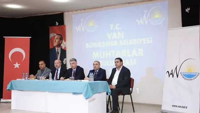 Van Büyükşehir Belediyesi, Çatak ve Bahçesaray’da mahalle muhtarları ile buluştu