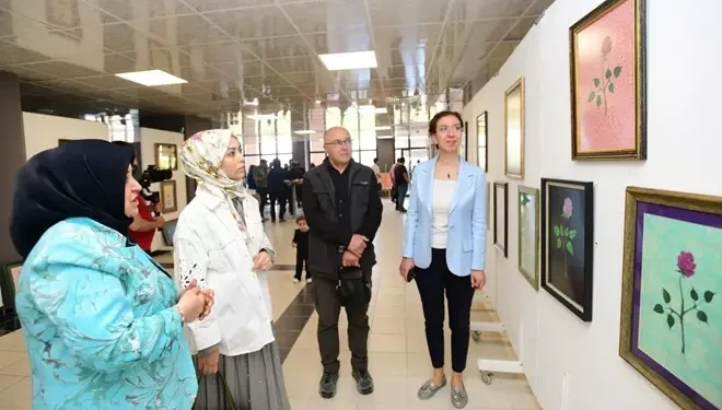 Ebru sanatçısı Arzu Taştan, ikinci kişisel sergisini YYÜ'de açtı