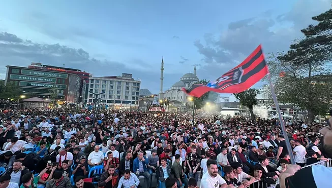 Elazığspor - Vanspor maçının tatil edilmesi kararı Van'da coşkuyla kutlandı