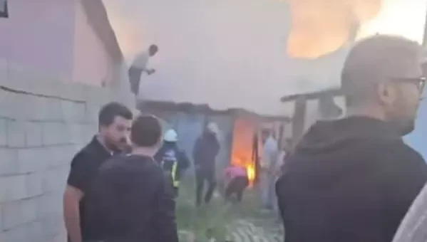 Van’da odunluk yangını