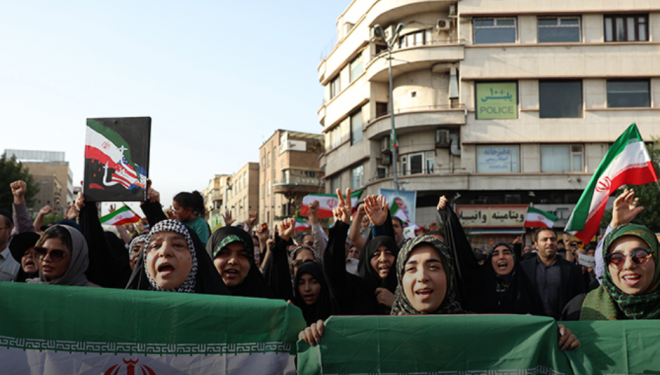 İran’da ABD’nin saldırıları protesto edildi: "Teslimiyet yok, ABD ile savaş"