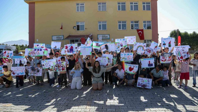 Çocuklar hayallerindeki dünyayı resmetti
