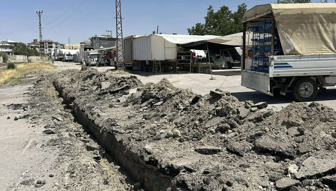 Van’da 50 yıllık cadde ulaşıma kapatıldı!