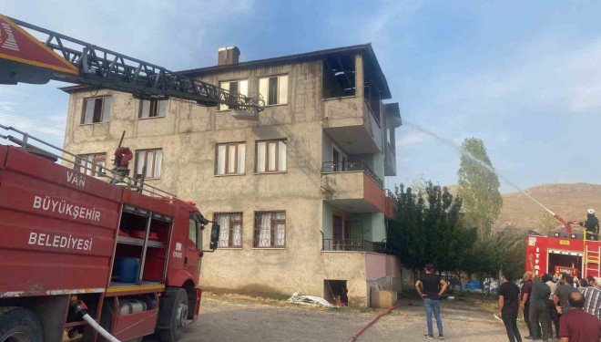 Van’da çatı yangını