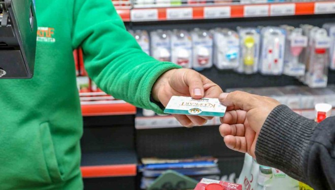 Van Büyükşehir Belediyesi bin 812 aileye sosyal kart dağıttı