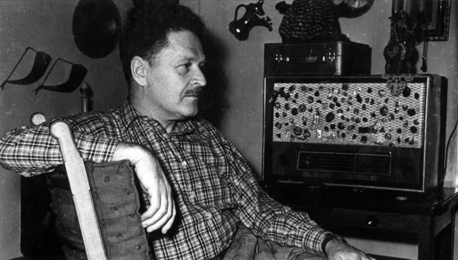 MİT arşiv belgesinde ilginç detay: Nazım Hikmet'e ait çizim ve şiir