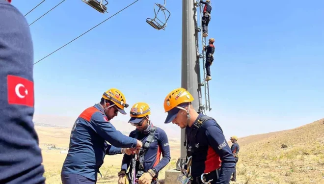 Van’da AFAD ekiplerine teleferik ve telesiyejden kurtarma eğitimi