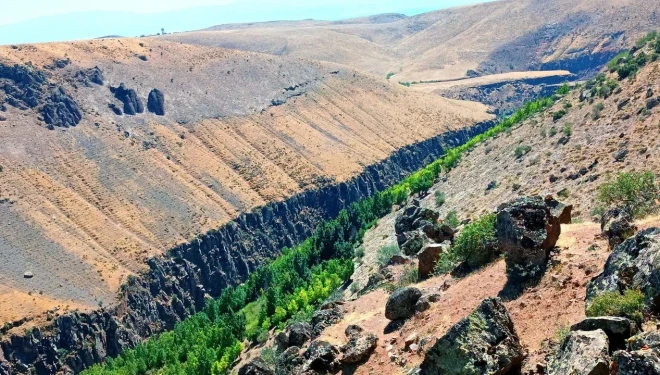 Usta fotoğrafçıdan hayran bıraktıran Erciş Deliçay kanyonu görüntüsü