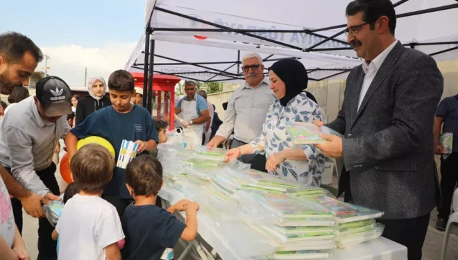 Tuşba Belediyesi Çocuk Şenliğinde Kürtçe Kitap Dağıttı