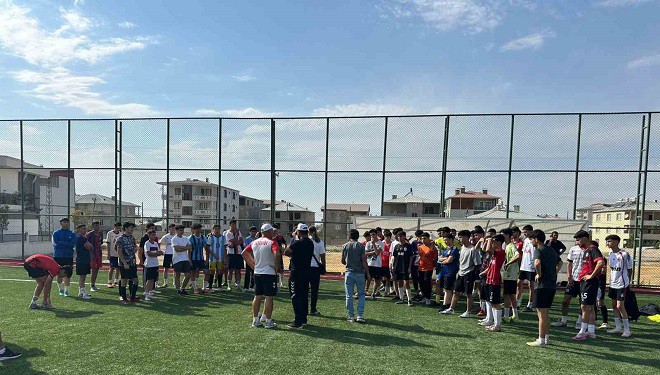 Van Büyükşehir Belediyespor futbolcu seçmelerine yoğun ilgi