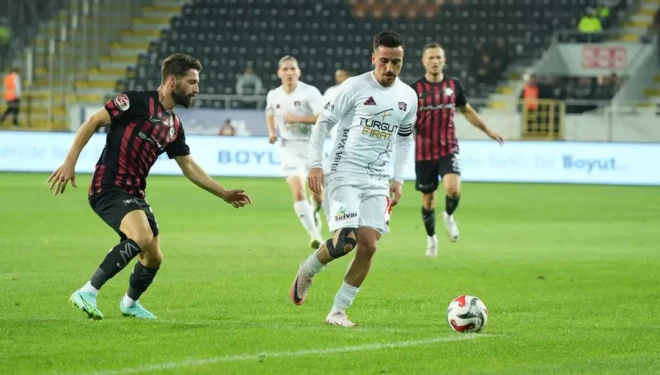 Vanspor, lider Çorumspor deplasmanından 1 puanla döndü