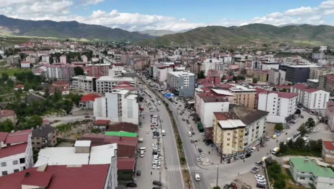 Hakkarililer Van'ı göstererek havalimanına ek sefer istedi
