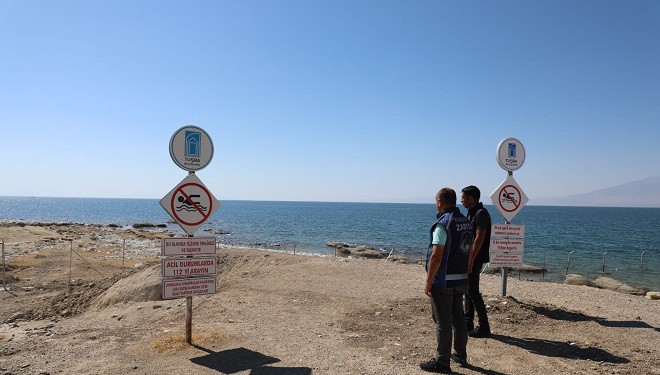 Van Gölü Çevresine Kürtçe ve Türkçe Uyarı Levhaları Yerleştirildi 