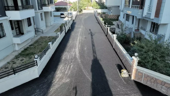 Yoğurtçuoğlu Sokak yeniden asfaltla buluştu