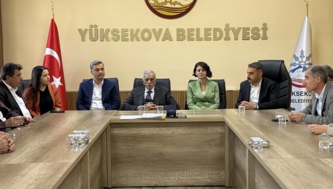 DEM Partili vekil ve belediye eşbaşkanları Yüksekova Belediyesini ziyaret etti