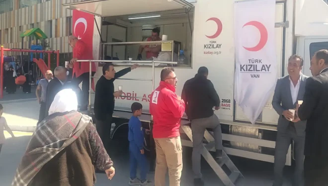 Kızılay, hasta yakınlarında ikramlarda bulundu