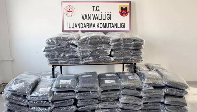 Başkale’de 1 Milyon TL'lik gümrük kaçağı malzeme ele geçirildi