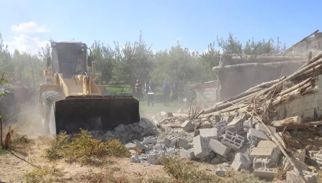 Edremit’te ahırlar bir bir kaldırılıyor