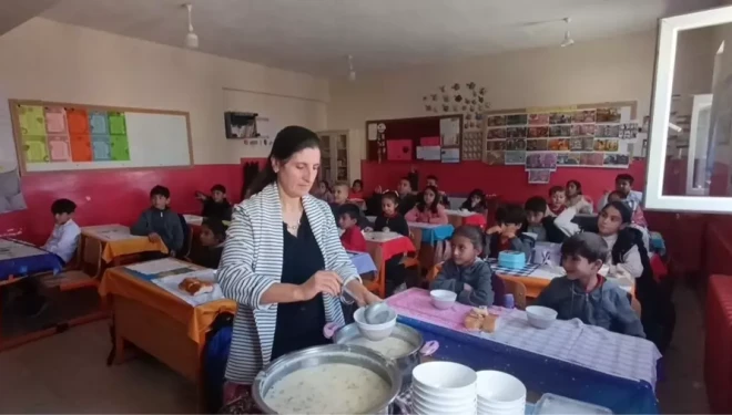 Van’da "Çorba Günü" etkinliği: Veliler pişiriyor, öğrenciler tadıyor