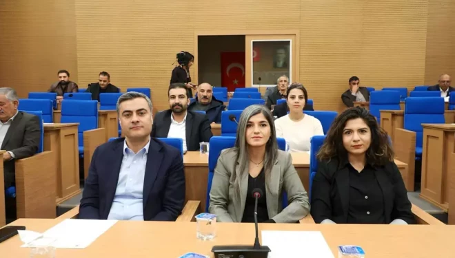 Van Büyükşehir Belediyesi Eşbaşkanları Şedal ve Zeydan Tuşba Meclisi’ne Katıldı