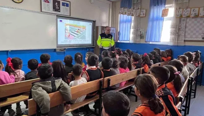 Muradiye’de öğrencilere trafik güvenliği eğitimi