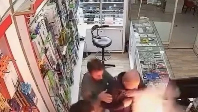 Van’da cep telefonu bataryası bomba gibi patladı