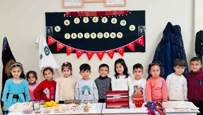 Çatak’ta miniklerden kültürel renklerle Cumhuriyet kutlaması