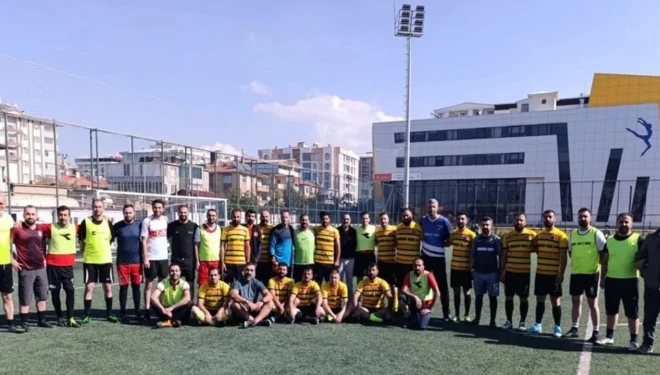 Van Basın Takımı ile Arnaspor dostluk maçında karşı karşıya geldi