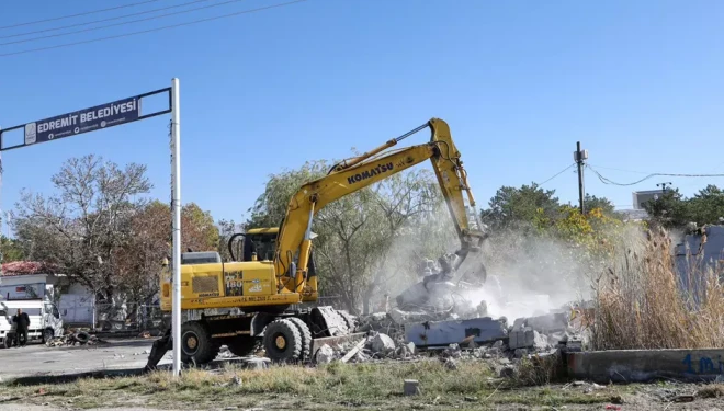 Van'da trafiği rahatlatma çalışmaları sürüyor