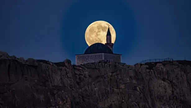 Kasım Dolunayı Van semalarında görsel şölen sundu