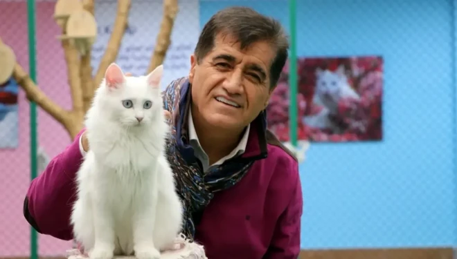 Aydın Aydın, Van Kedisiyle düet yaptı