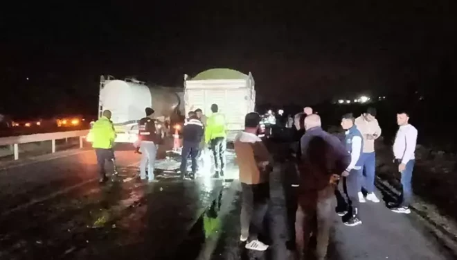 Otomobil kamyona çarptı: 3 ölü