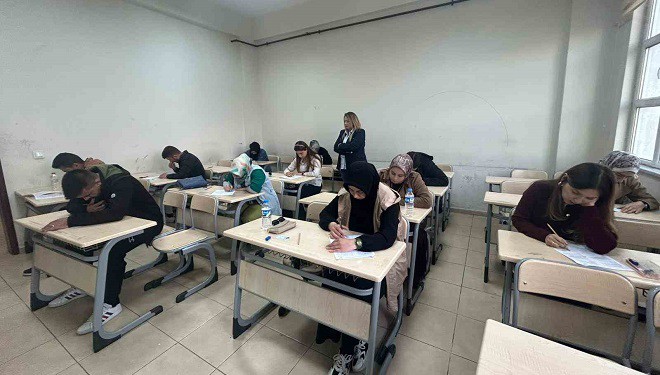 Vanlı öğrenciler ve yetişkinler kitap okuma yarışmasında buluştu