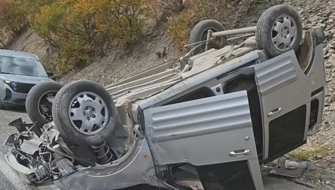 Hakkari-Van karayolunda kaza: 2 yaralı!
