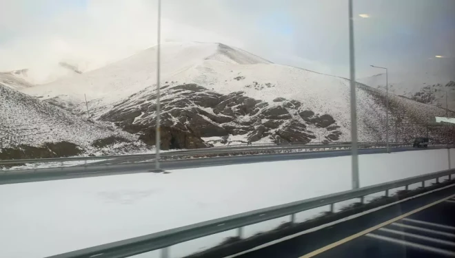 Güzeldere Geçidi'nde kar ve sis etkili oldu