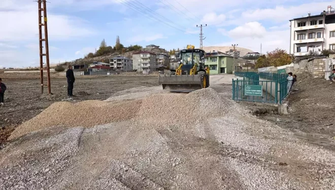 Tuşba'da patlayan su borusunun tahrip ettiği mahalle yolları onarıldı